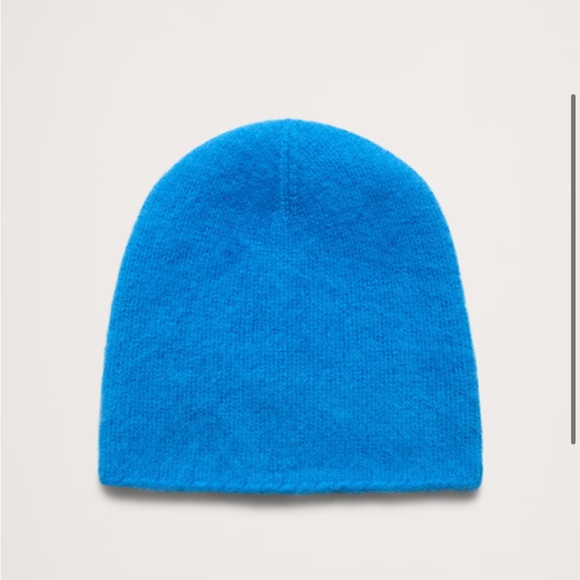 BANANA REPUBLIC BEANIE & SCARF - Picture 2 of 3